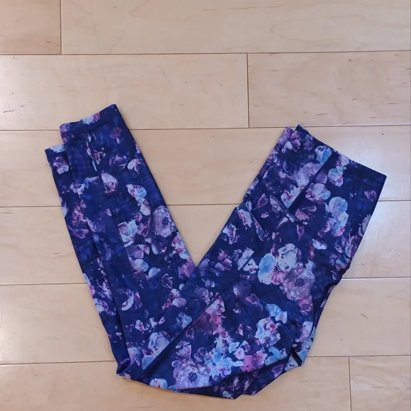 NWOT Athleta Salutation Stash Pocket II Printed 7/8 Tight Dappled Purple Bloom M - Picture 4 of 10